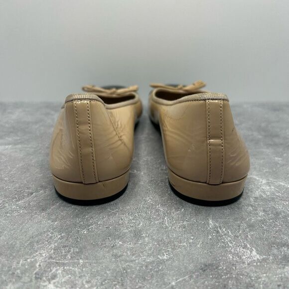 Prada Beige Black Leather Ballet Flats Slip On Size 39.5 Bow Accent Cap Toe - Picture 5 of 13